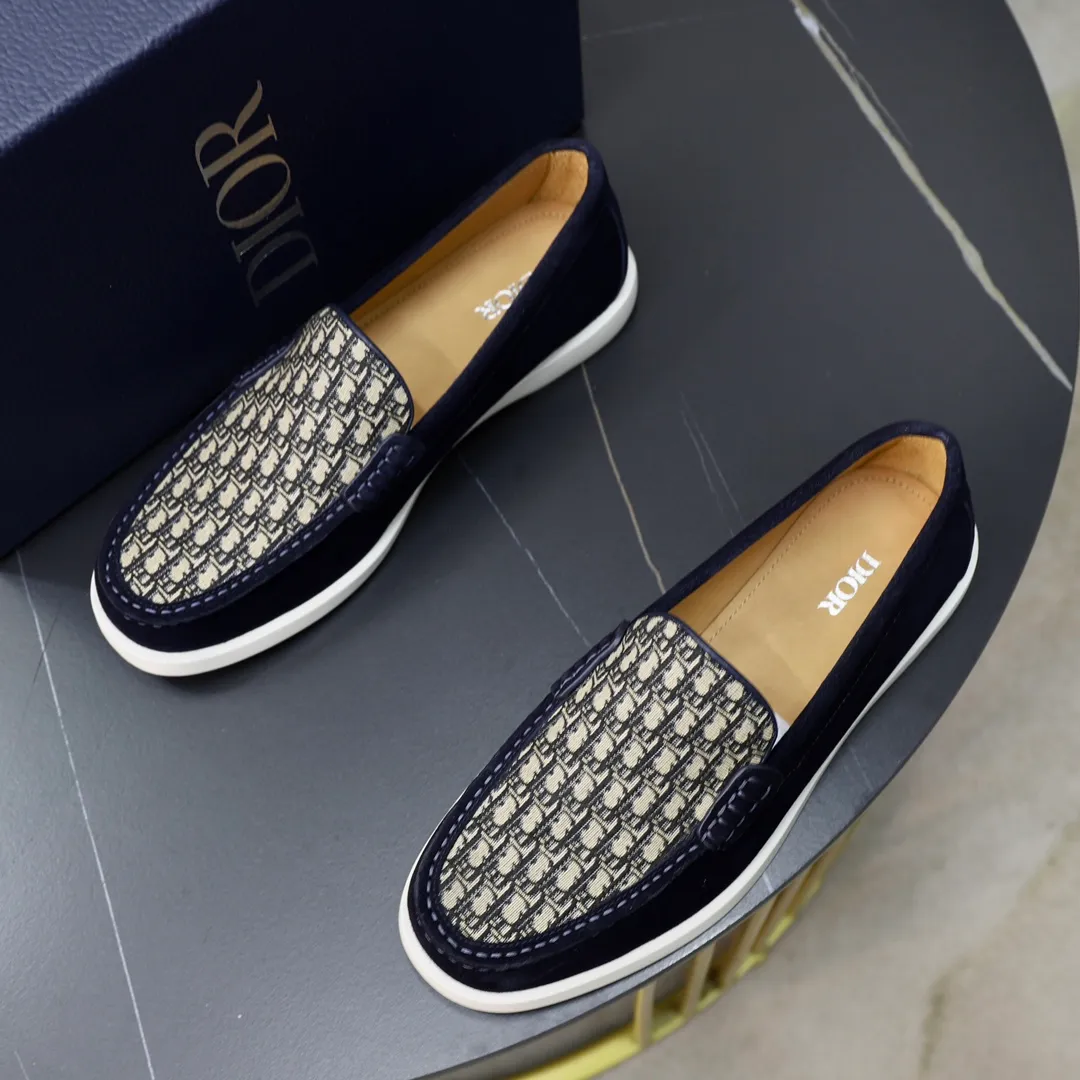 Ex-factory price: 540🙅‍♂️🙅‍♂️🙅‍♂️ Brand: Dior DIOR Standard code: Men's code 38/44 (45 can be customized) Grade: Same as the official website Material: Original cowhide stitching, cowhide lining, original TPU wear-resistant soft outsole Style categories: Leisure and sports version, footwear for driving, young fashion, European and American trends, British style Color: actual picture color